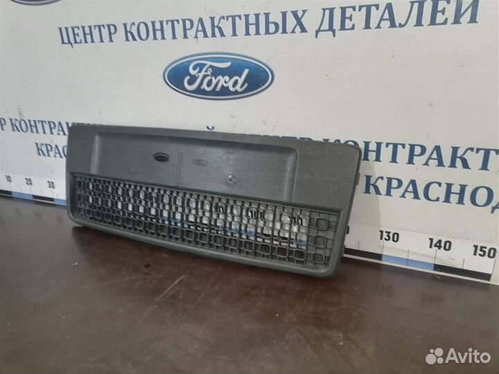 Решетка в бампер центральная Ford Fusion 2002