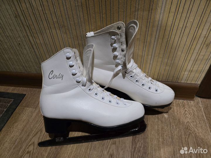 Коньки фигурные 39 размер