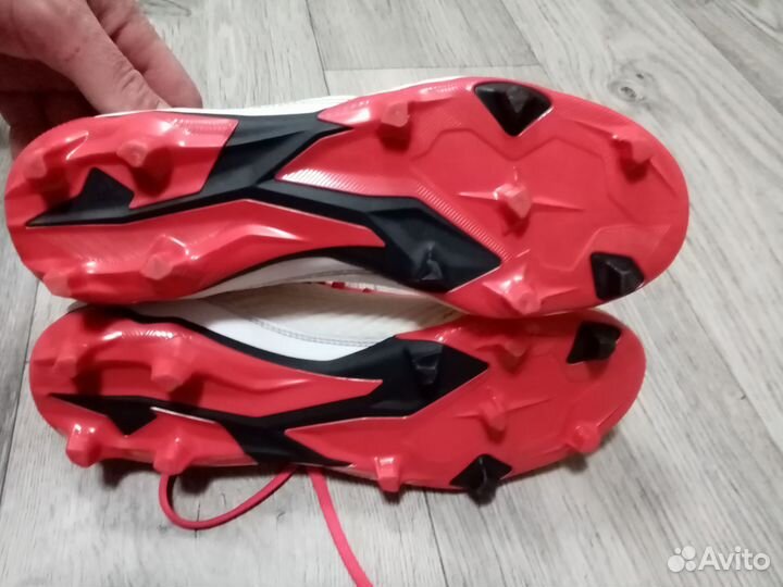 Футбольные бутсы adidas predator
