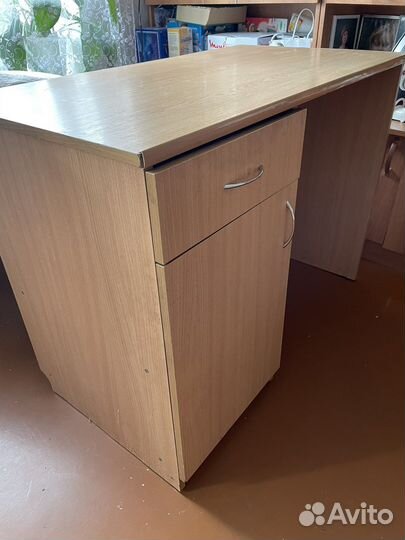 Письменный стол