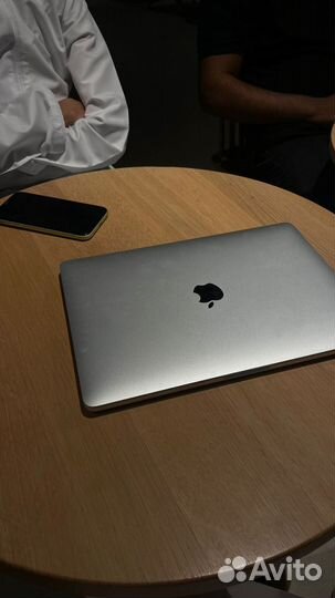 Apple Macbook13,9 2020 m1 touchbar 8gb 512gb ssd.2