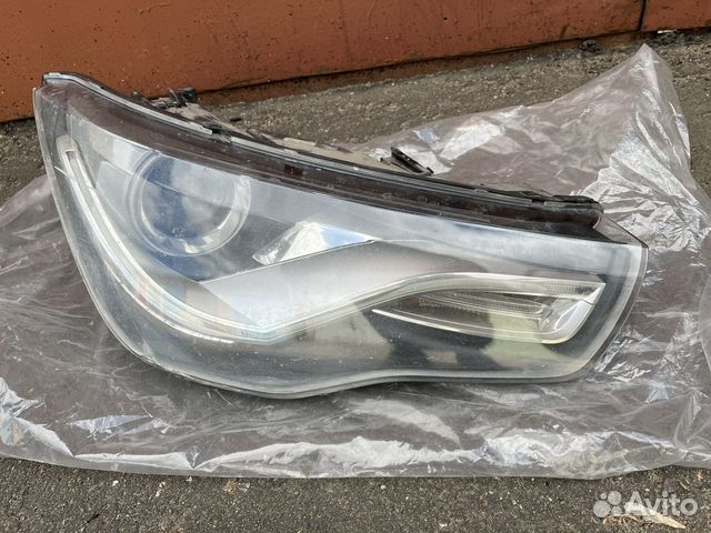 Фара биксенон Audi A1 оригинал