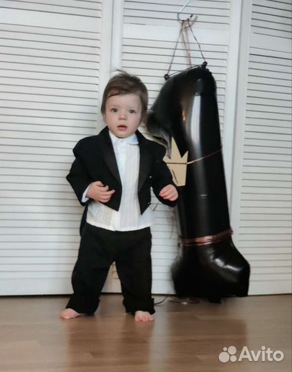 Костюм со смокингом детский примерно на 80-90см