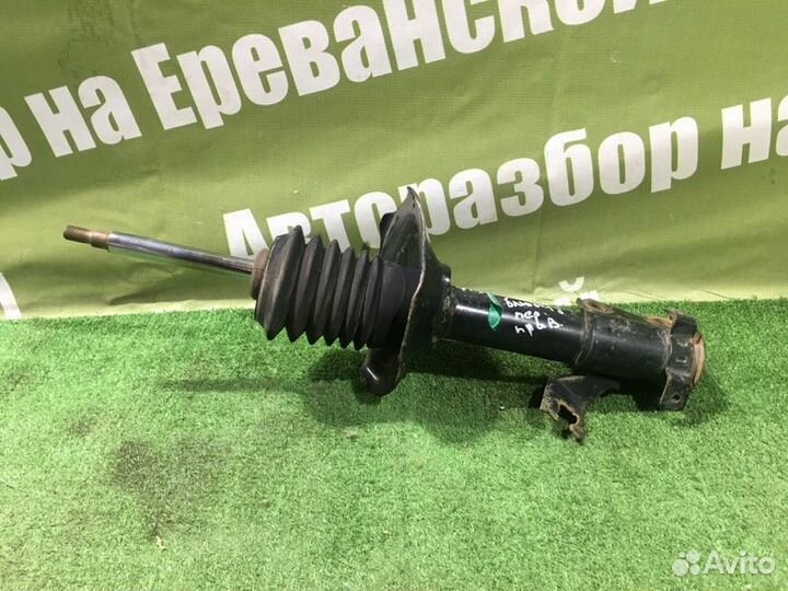 Стойка подвески передняя правая Nissan Bluebird