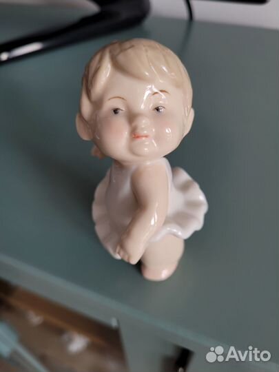 Статуэтки фарфоровые (современные)