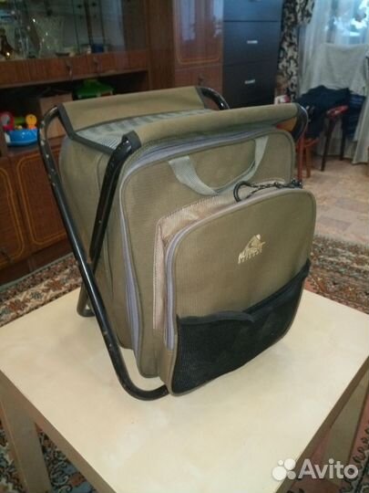 Ледобур, ботинки и рюкзак-стульчик