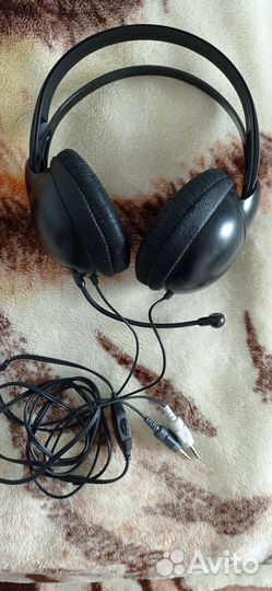 Наушники с микрофоном