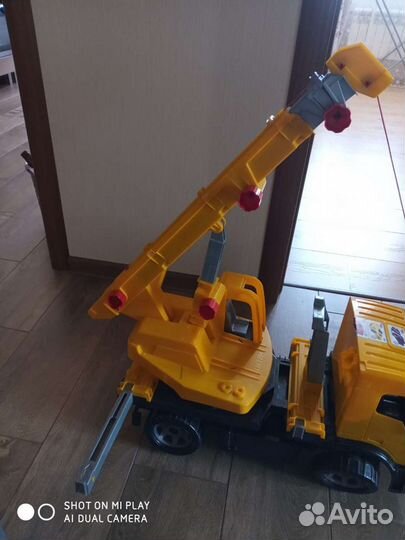 Машина кран игрушка, торг уместен