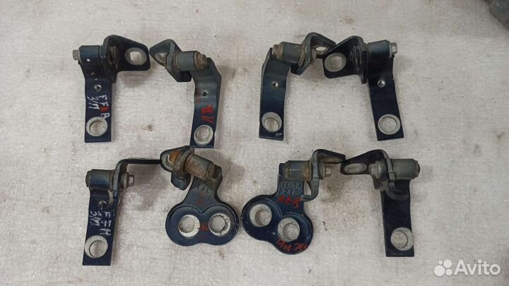 Петля двери Ford Focus 3