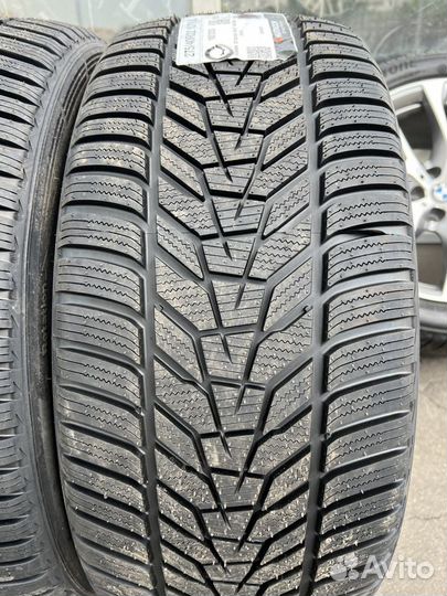 Hankook Winter I'Cept Evo 3 X W330A 275/40 R22 107V