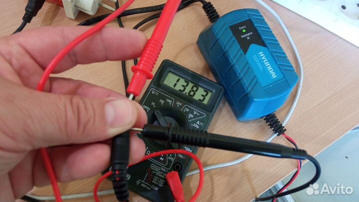 Интеллектуальное зарядка Hyundai HY 200