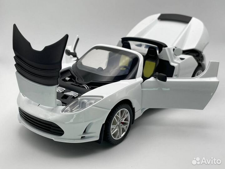 Модель автомобиля Tesla Roadster 1:24 металл