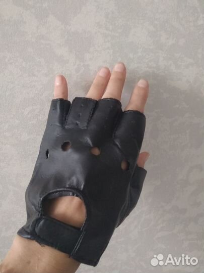 Перчатки без пальцев