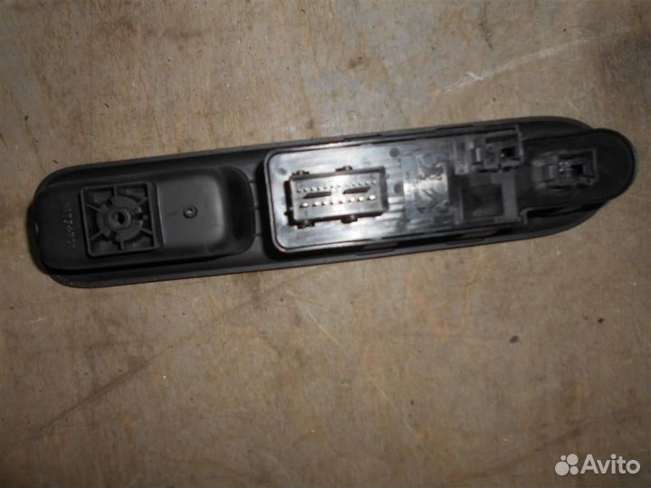 Блок управления стеклоподъемниками от Peugeot 300