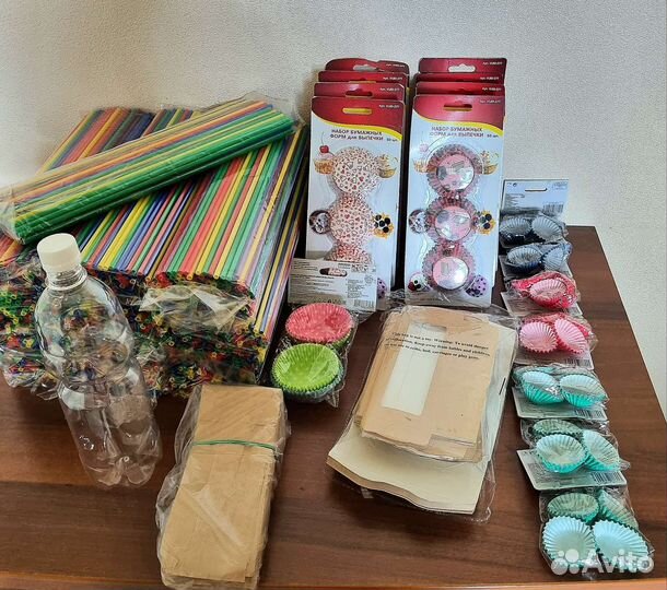 Одноразовая посуда, трубочки, формы для выпечки