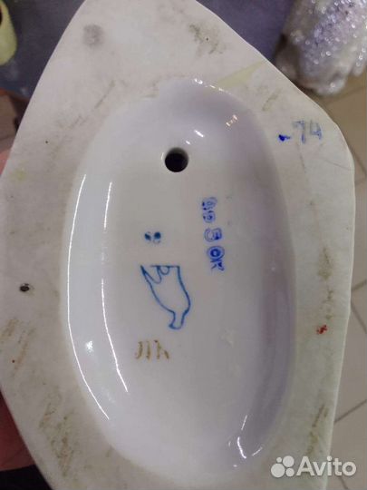 Фарфоровая статуэтка