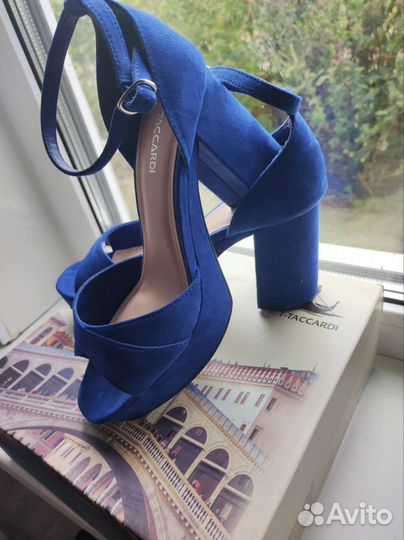 Босоножки 38