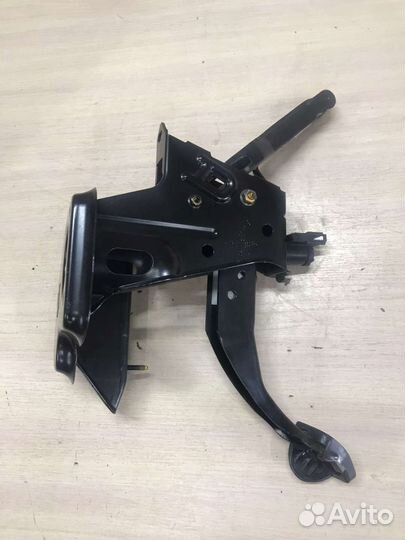 Педаль тормоза Skoda Fabia 1