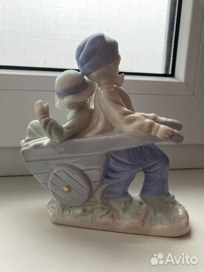 Фарфоровые статуэтки