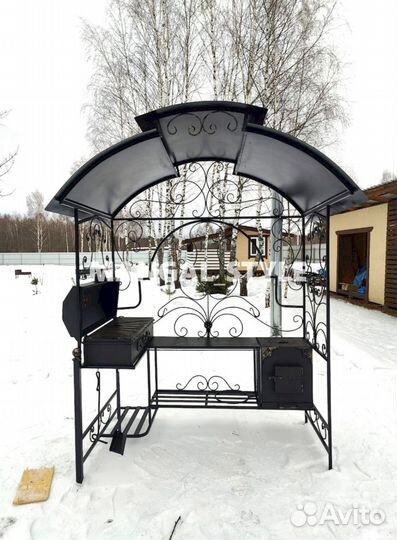 Мангал с крышей