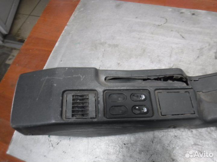 Консоль между сидений Ваз 2112 1.5 2004