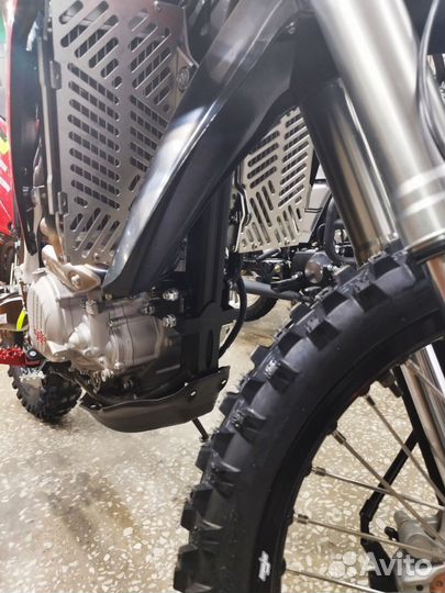 Мотоцикл BSE Z8 (015)