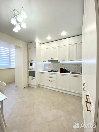 Прямой Кухонный гарнитур на заказ в Новосибирске