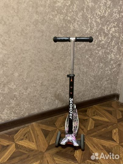 Самокат трехколесный