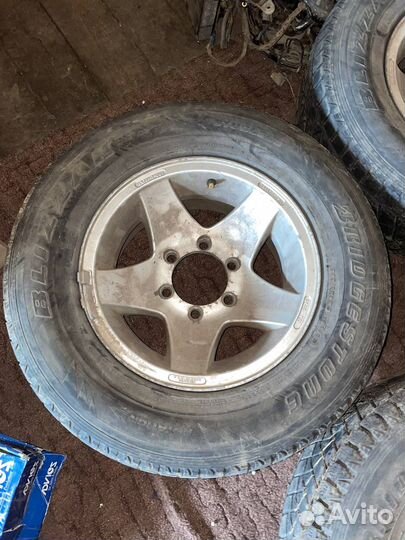 Комплект литых дисков с резиной 6*139,7 terrano 2
