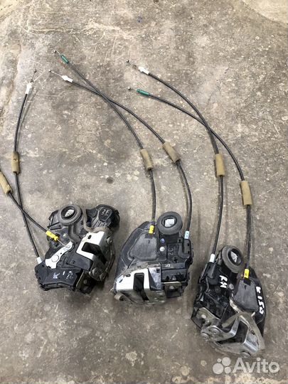 Замок двери toyota corolla 150