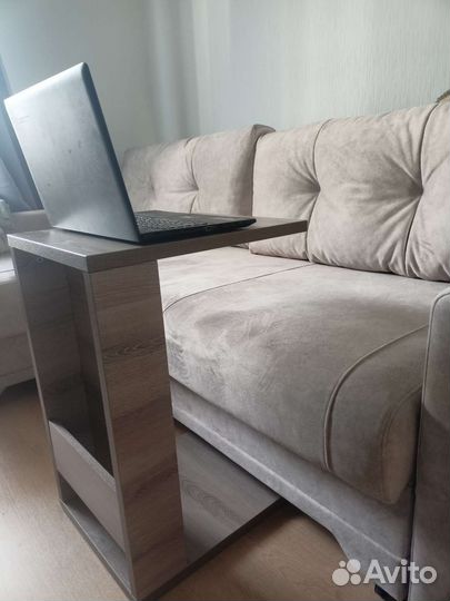 Столик придиванный новый