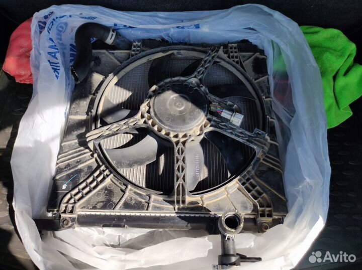 Радиатор кондиционера с вентилятором Nissan Note