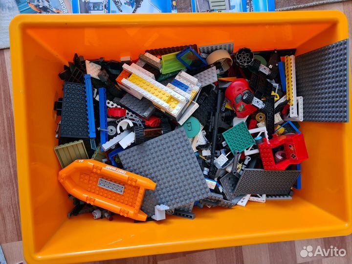 Lego россыпью (с частью инструкций)