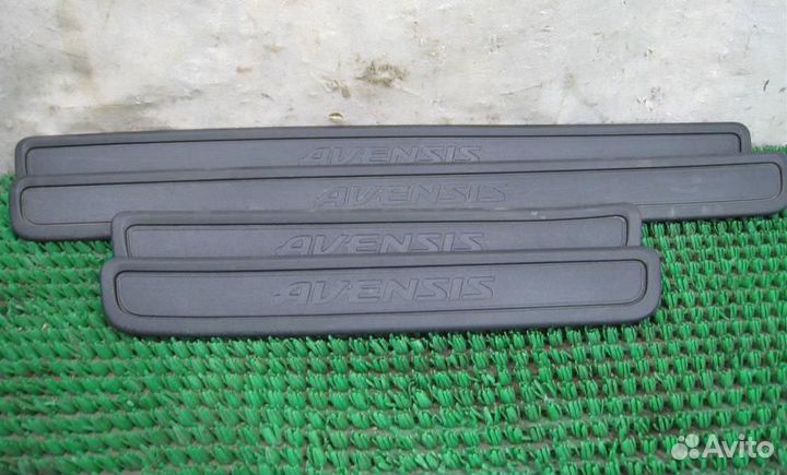 Накладки порогов комплект Toyota Avensis T27 2011