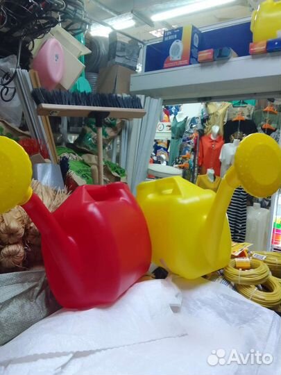 Лейка 10 и 8 л новый