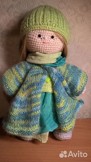 Вязаная игрушка - куколка ручной работы