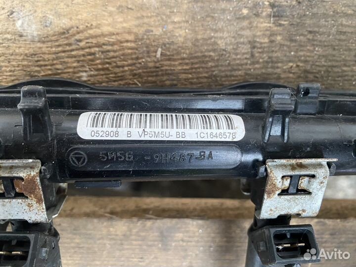 Топливная рампа,форуснки Ford Focus 2 1.6 рест