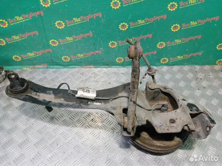 Кулак задний правый Ford Focus 2 седан 1.8 2008