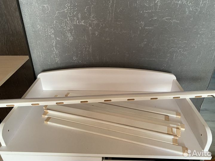 Детская кроватка с маятником и ящиком