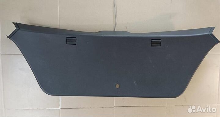 Обшивка крышки багажника Opel astra H 2009