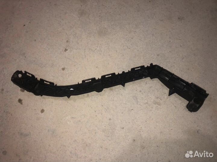 Кронштейн задний левый Toyota Land Cruiser Prado