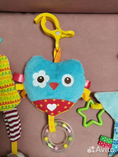 Подвеска игрушка погремушка на коляску кроватку