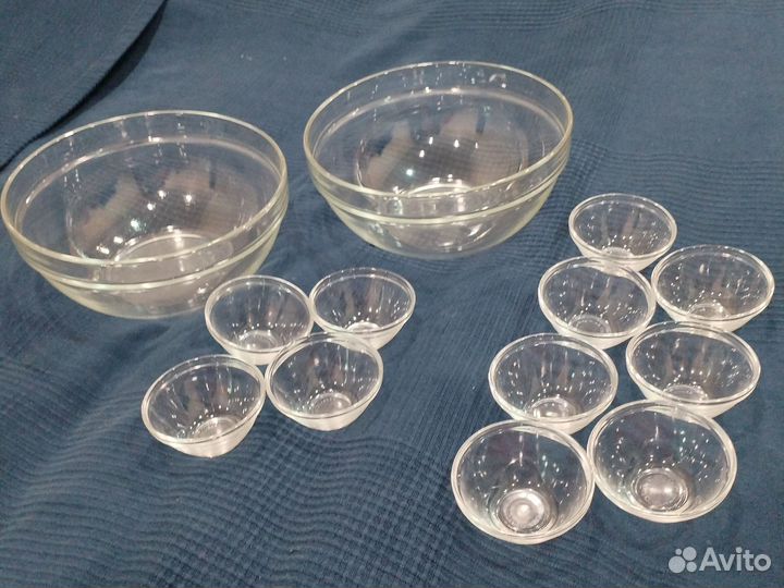 Два больших салатника и 11 розеток