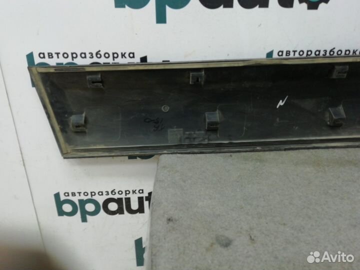 Накладка передней правой двери 80870-JD00A Nissan