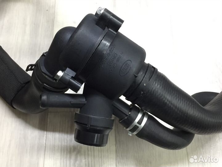 Патрубок радиатора с термостатом LR, RR (LR025969)