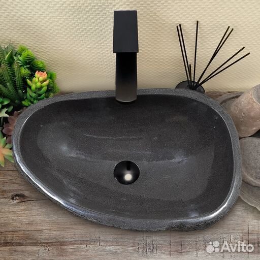 Раковина из речного камня