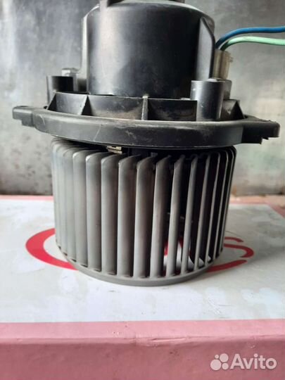 Продам вентилятор печки Сузуки Джимни