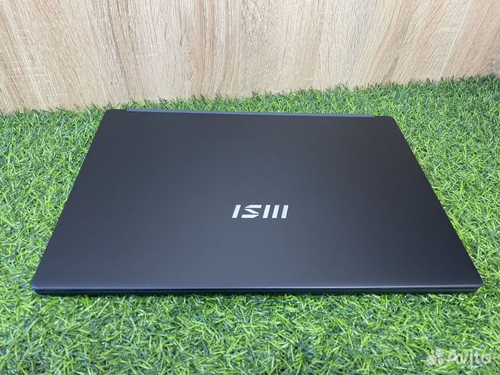 Ультрабук MSI Modern 14 C12M-233XRU