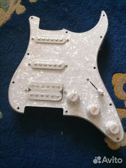 Пикгард Fender Strat. Новый,HSS Бел. перл-тр,Корея