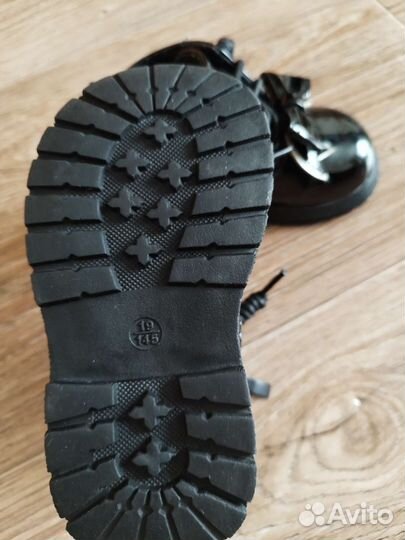 Ботинки на девочку 19